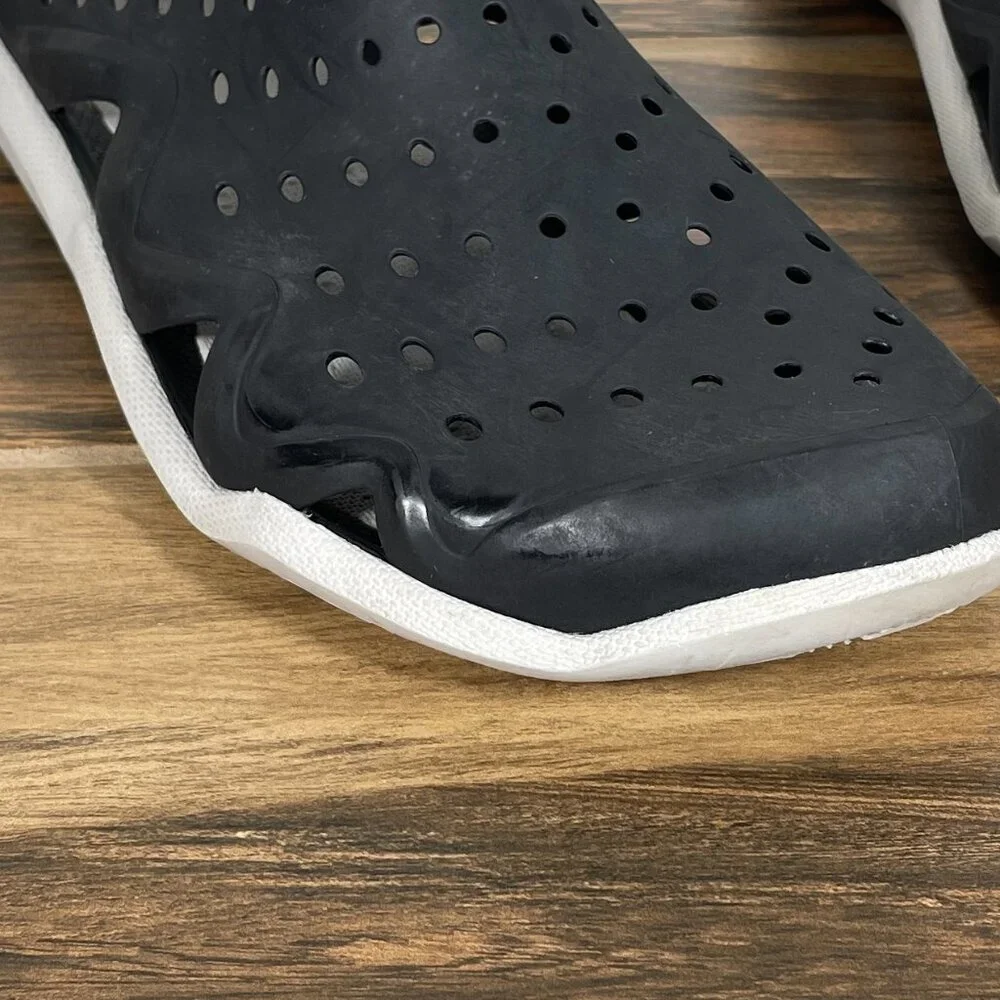 CROCS Swiftwater Wave Shoes Mens Size 7 Black Gray Slip On Water Sandals